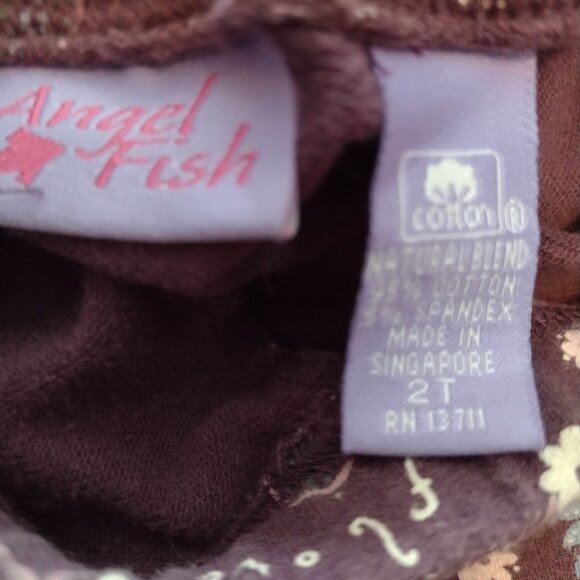 Three pairs of long pants and one pair of pretty pink shorts, size 2T and 3T - Picture 4 of 13